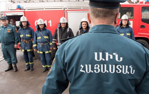 Օգնում են փրկարարները