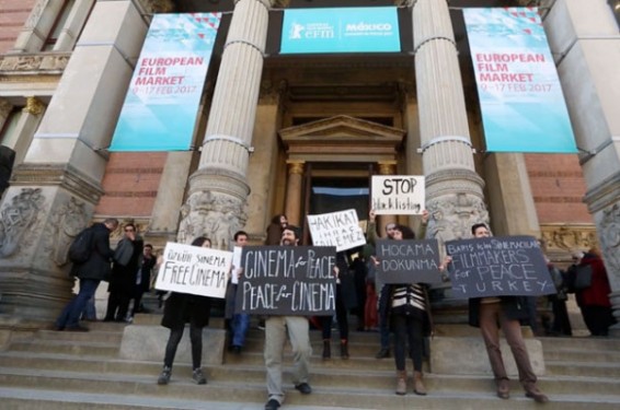 Բեռլինի միջազգային 67-րդ կինոփառատոնի մասնակիցները բողոքի ցույց են արել՝ ընդդեմ Էրդողանի քաղաքականության