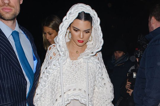 Քենդելի ոսկե ատամները և տատիկի թիկնոցը՝ անհաջող թրենդ