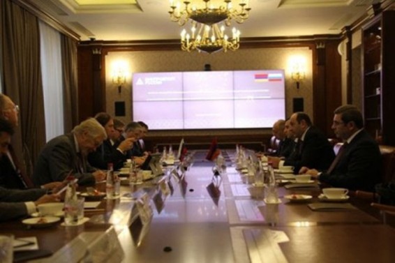 Սուրեն Կարայանն ու Դենիս Մանտուրովը քննարկել են հայ-ռուսական ներդրումային հիմնադրամի ստեղծման հարցը