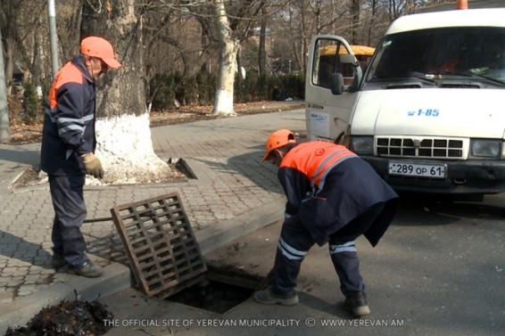 Մաքրվում են մայրաքաղաքի հեղեղատար համակարգերը