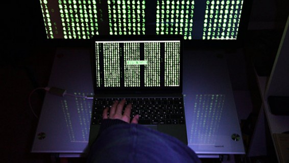 Экс-советник Трампа признался в переписке с хакером Guccifer 2.0