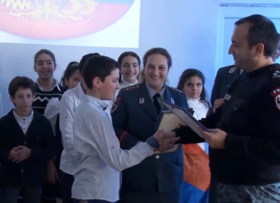Video. Հանցագործության բացահայտմանն աջակցած խիզախ դպրոցականները պարգևատրվեցին