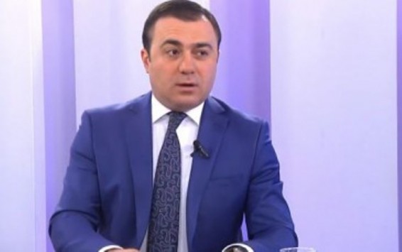 Video. Աննախադեպ երևույթ է, երբ թեկնածուն անձամբ է շրջում բնակարաններով. Մանուկ Սուքիասյան