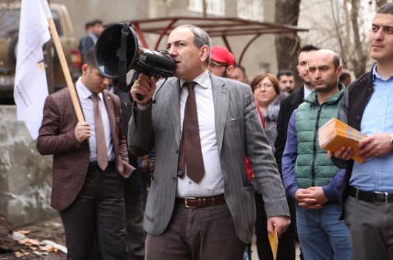 Նոր Նորքում բնակչի բողոքներին Նիկոլ Փաշինյանը պատասխանեց անեկդոտով