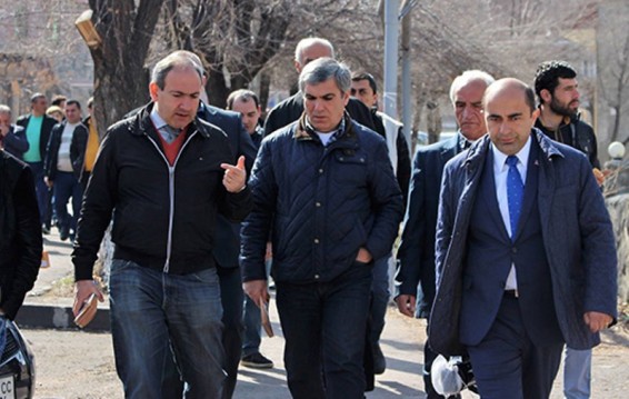 Ավտովթարի են ենթարկվել ԵԼՔ դաշինքի ղեկավարներ Նիկոլ Փաշինյանը, Էդմոն Մարուքյանը և Արամ Սարգսյանը