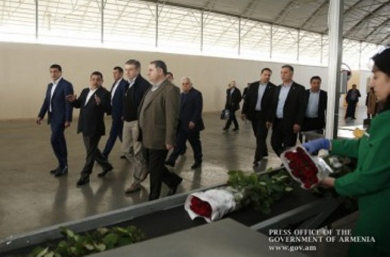 Կառավարության ղեկավարը ծանոթացել է Գողթում վարդերի աճեցմամբ զբաղվող ընկերության ներդրումային նոր ծրագրին