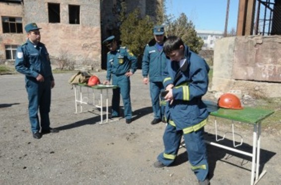 Մրցում են Երևան քաղաքի պատանի հրշեջ փրկարարները