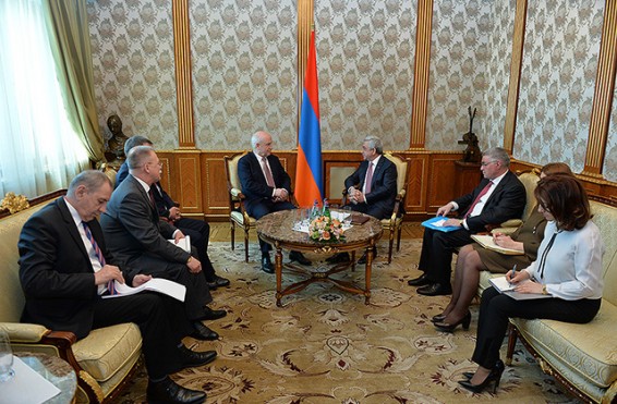 Սերժ Սարգսյանն ընդունել է ԱՊՀ դիտորդական առաքելության պատվիրակությանը