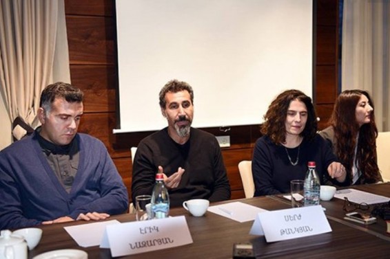 Սերժ Թանկյանը և ընկերները Ստեփանակերտում հանդես են եկել հայտարարությամբ