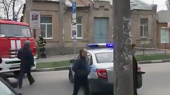 Камеры видеонаблюдения зафиксировали человека, оставившего взрывное устройство у школы в Ростове