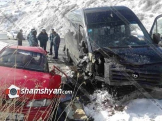 Դիլիջանի թունելի մոտ բախվել են ոստիկանի Daewoo-ն եւ ԿԲ աշխատակցի Volkswagen Crafter-ը. կան վիրավորներ