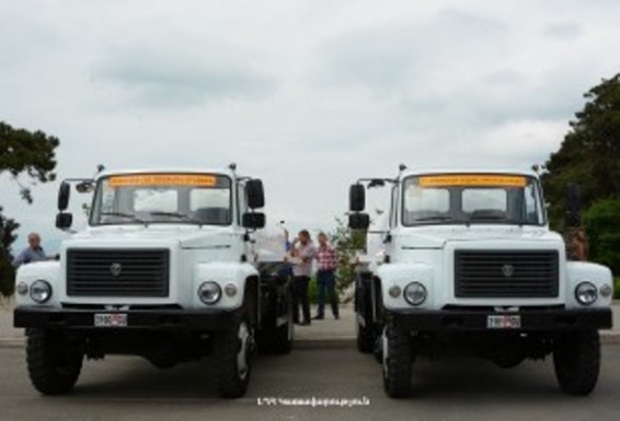 ՌԴ Իրկուտսկ քաղաքի հայկական համայնքը երկու ջրատար մեքենա է նվիրաբերել ԼՂՀ ՊԲ-ին