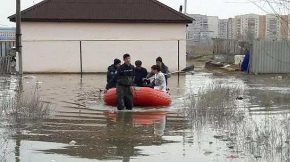 Назарбаев поручил нормализовать жизнеобеспечение пострадавших от паводков регионов