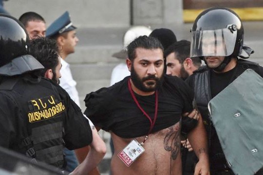 «Ազատության» լրագրողի նկատմամբ բռնություն կիրառած անձին մեղադրանք է առաջադրվել