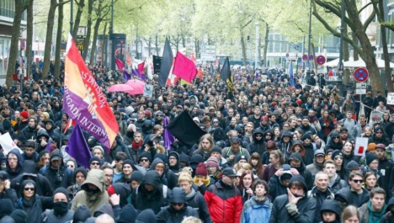 В Кельне проходят протесты против партии 