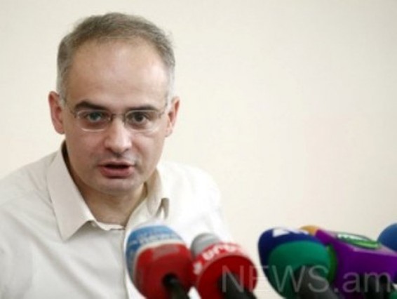 Մուկուչյանն ակնհայտորեն իմ մատներից կոմպլեքսավորվում է. Լեւոն Զուրաբյան