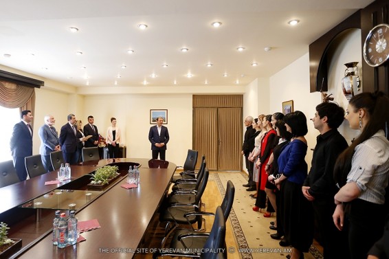 Տարոն Մարգարյանը Պարի միջազգային օրվա առթիվ հյուրընկալել է պարարվեստի գործիչներին