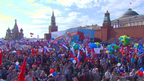 LIVE: Первомайская демонстрация на Красной площади в Москве
