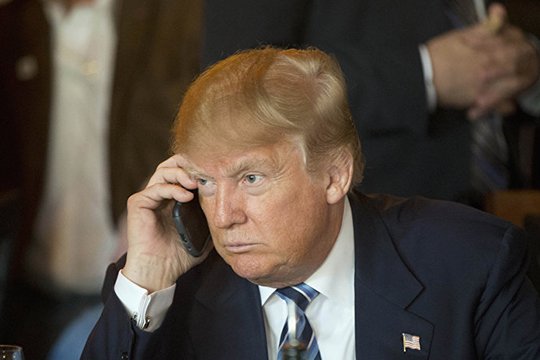 Սենատում առաջարկել են Թրամփին զրկել սմարթֆոնից