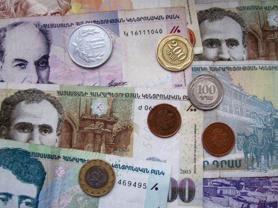 Դոլարի փոխարժեքը մի փոքր աճել է, եվրոյինը՝ նվազել
