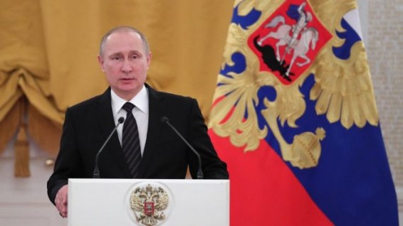 Путин поздравил Макрона с победой на президентских выборах