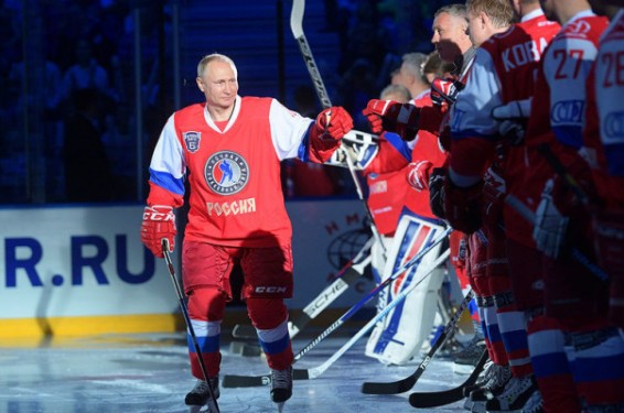 Photo. Պուտինը մասնակցել է Գիշերային հոկեյի լիգայի գալա խաղին ու 6 անգամ գրավել մրցակցի դարպասը