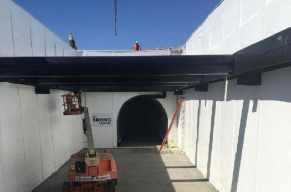 Իլոն Մասկը ցուցադրել է մեքենաների գերարագ թունելի փորձարկումը Լոս Անջելեսում