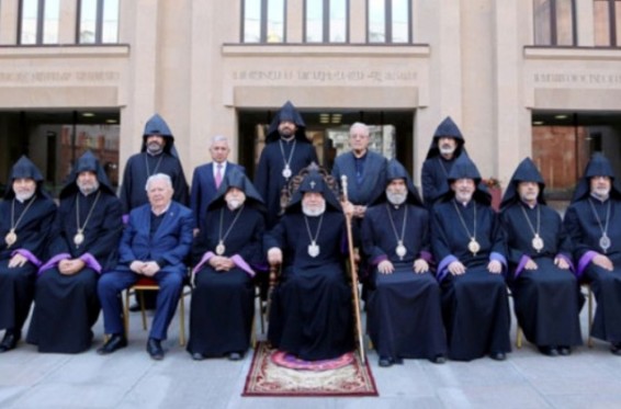 Գերագույն հոգևոր խորհուրդը Մոսկվայում կայացած ժողովի ընթացքում կոչ է հղել Արամ Աթեշյանին