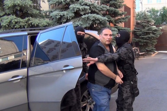 Полиция опубликовала шокирующее видео задержания начальника КПП 