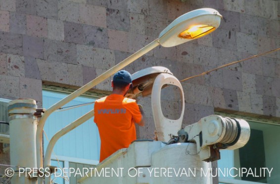 Մայիսի 29-ից հունիսի 2-ը  մայրաքաղաքում նորերով է փոխարինվել փողոցների ու բակերի 889 վնասված լուսատու