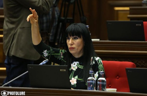 Մի խուսափեք այդ մարդկանց հետ հանդիպելուց. Նաիրա Զոհրաբյանը՝ Վաչե Տերտերյանին