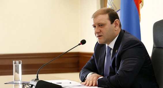 Мэр Еревана пообещал торговцам уличного рынка благоприятные условия