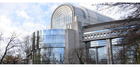У здания Европарламента, построенного в 1993 году за 1 млрд евро, обрушилась крыша