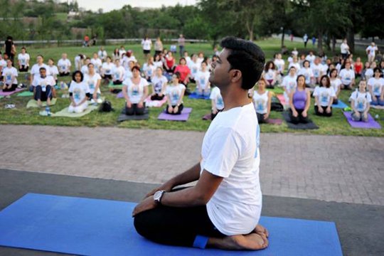 ՀՀ-ում Հնդկաստանի դեսպանի մասնակցությամբ անցկացվեց յոգայի բաց դաս