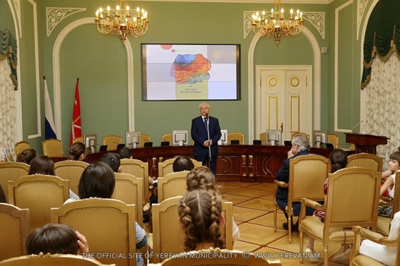 «Ես նկարում եմ Պետերբուրգը» միջազգային մրցույթի հաղթող երևանցի դպրոցականները հանդիպել են Սանկտ Պետերբուրգի նահանգապետին