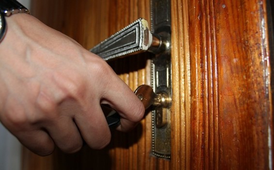 Փրկարարները բացել են փակ դռները