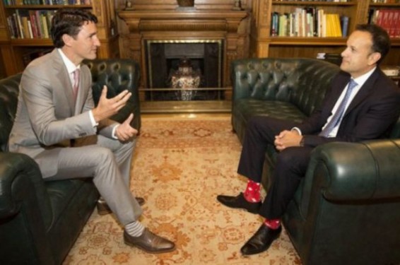 Photo. Իռլանդիայի վարչապետը Կանադայի դրոշի գույներով գուլպաներ է կրել Ջասթին Տրյուդոյի հետ հանդիպմանը