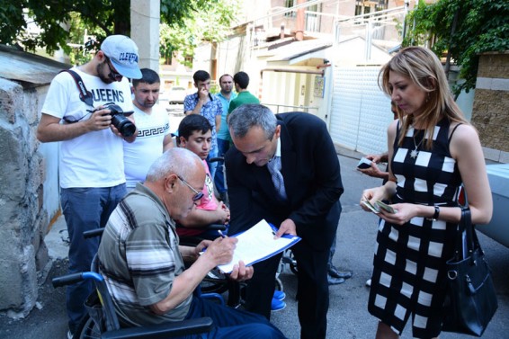 ԱՄՆ-ից ուղարկված գումարային աջակցությունը բաժանվեց հայրենյաց պաշտպաններին