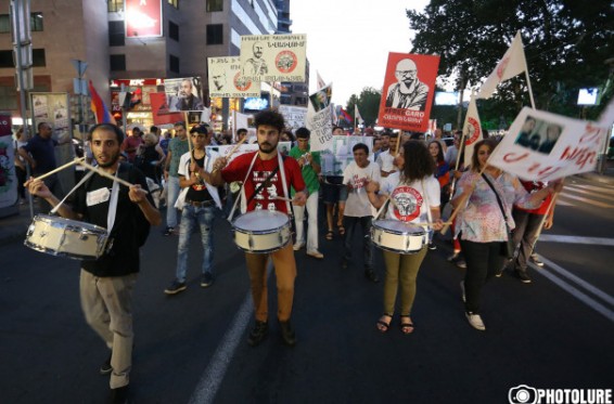 ՊՊԾ գունդը զավթողների աջակիցները ի պաշտպանություն նրանց երթ են անցկացնում