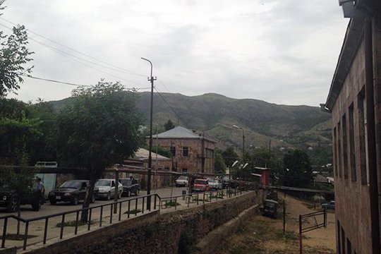 Ադրբեջանը գնդակոծել է սահմանամերձ Չինարին. Գյուղը նյութական հսկայական վնաս է կրել