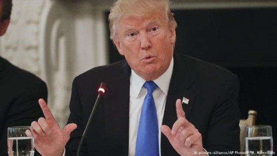 Три четверти американцев слабо верят словам Трампа