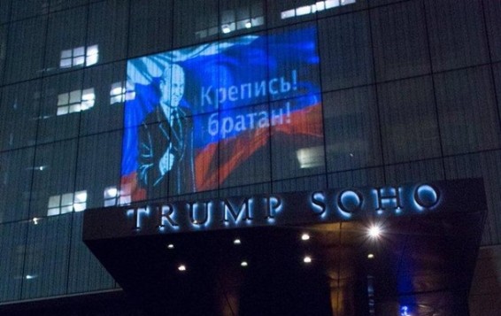 VIDEO: В Нью-Йорке на отеле Трампа появилось изображение Путина