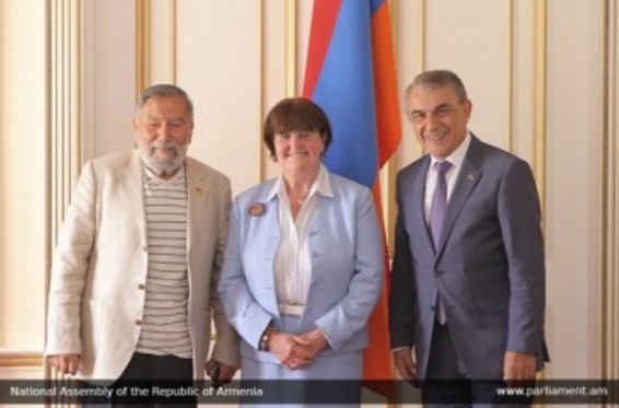 Արա Բաբլոյանն ընդունել է բարոնուհի Քերոլայն Քոքսի գլխավորած պատվիրակությանը