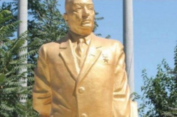 Ադրբեջանցի պատգամավորն իր հոր պատվին ոսկեզօծ հուշարձան է կանգնեցրել. լրատվամիջոցներ