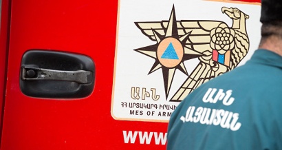 Փրկարարներն օգնել են քաղաքացուն շտապօգնության ավտոմեքենայից իր բնակարան բարձրանալ